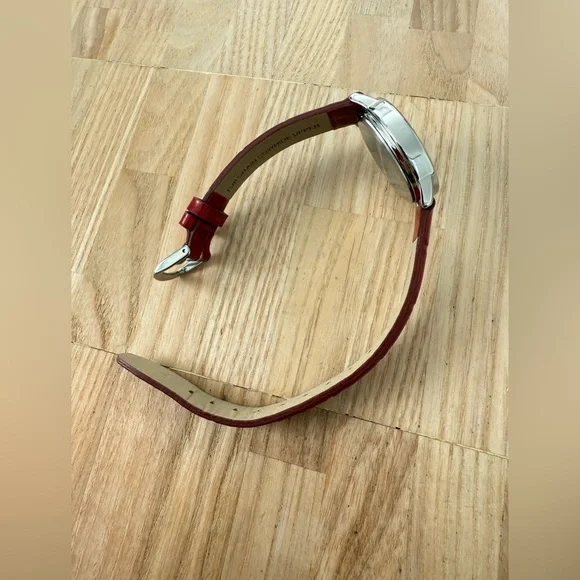 Timex ladies silver tone red leather classic watch NEW BATTERY - Picture 8 of 11